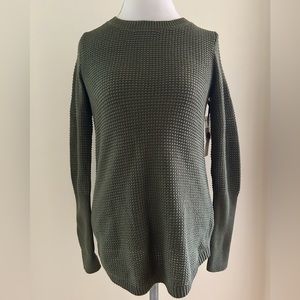 😍BRAND NEW W/ TAGS Green Sweater